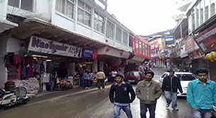 the-mall-road-in-mussoorie